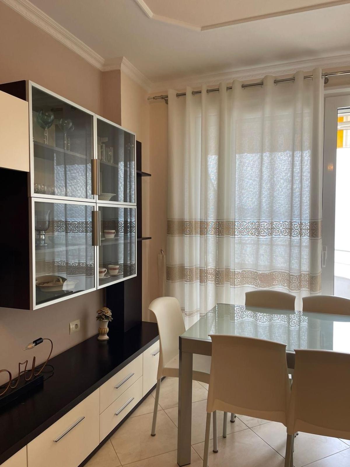 Visar Apartments فلورا المظهر الخارجي الصورة